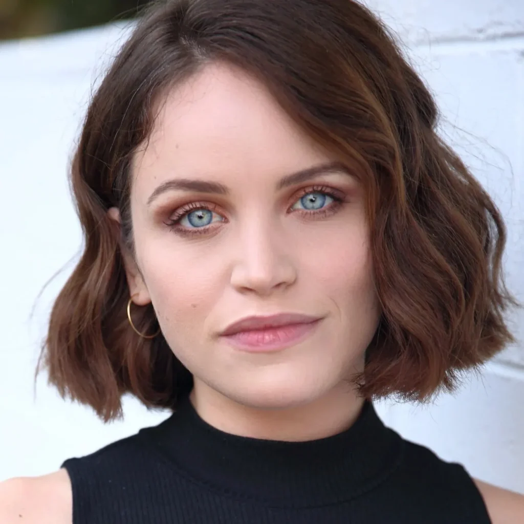 Lindsay Pearce - Biography