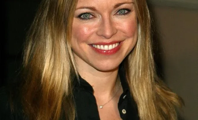 Sarah Alexander Biography: Husband, Kids, Age, Height, Net Worth, Parents, Movies & TV Shows