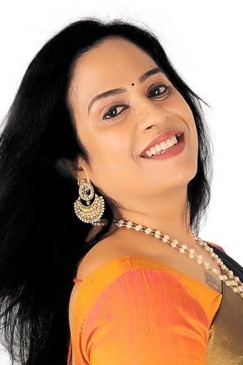 Lizzie Antony - Biography