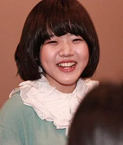 Kim Hyang-gi - Biography