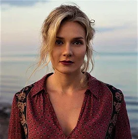 Tori Anderson - Biography
