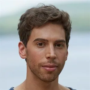 Jordan Gavaris - Biography