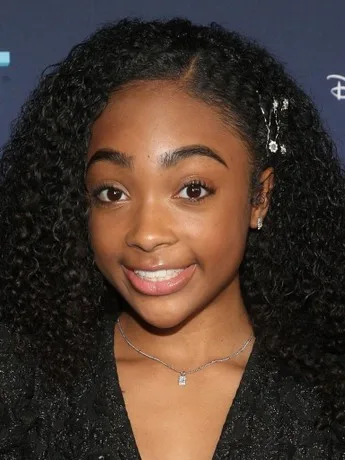 Sanai Victoria - Biography