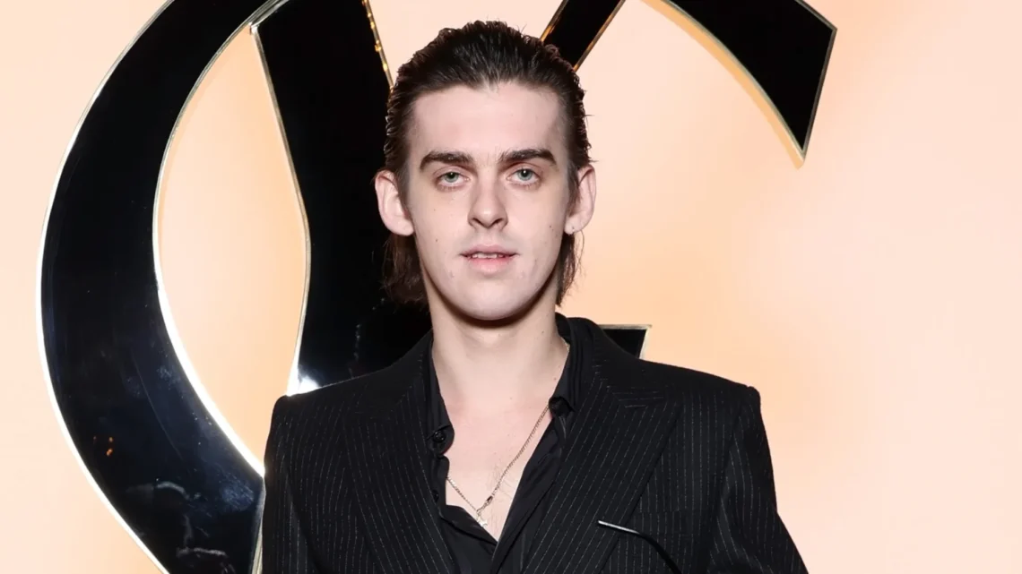Earl Cave Biography: Age, Net Worth, Instagram, Height, Wiki, Parents, Siblings, Girlfriend