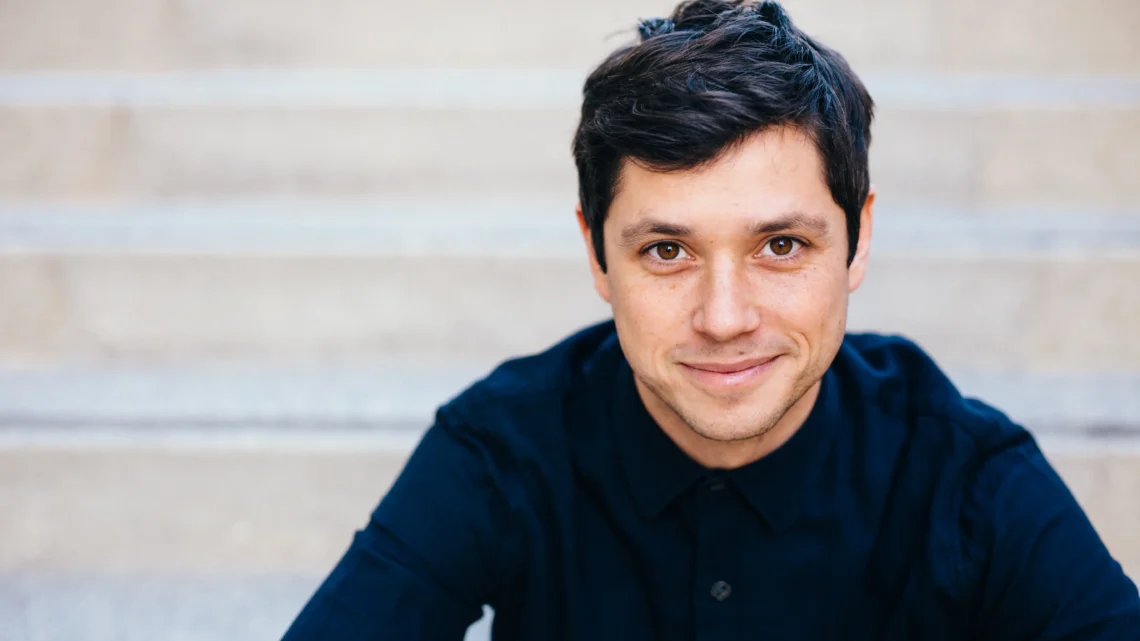 Raviv Ullman Biography: Girlfriend, Ethnicity, Net Worth, Awards, Parents, Height, Movies