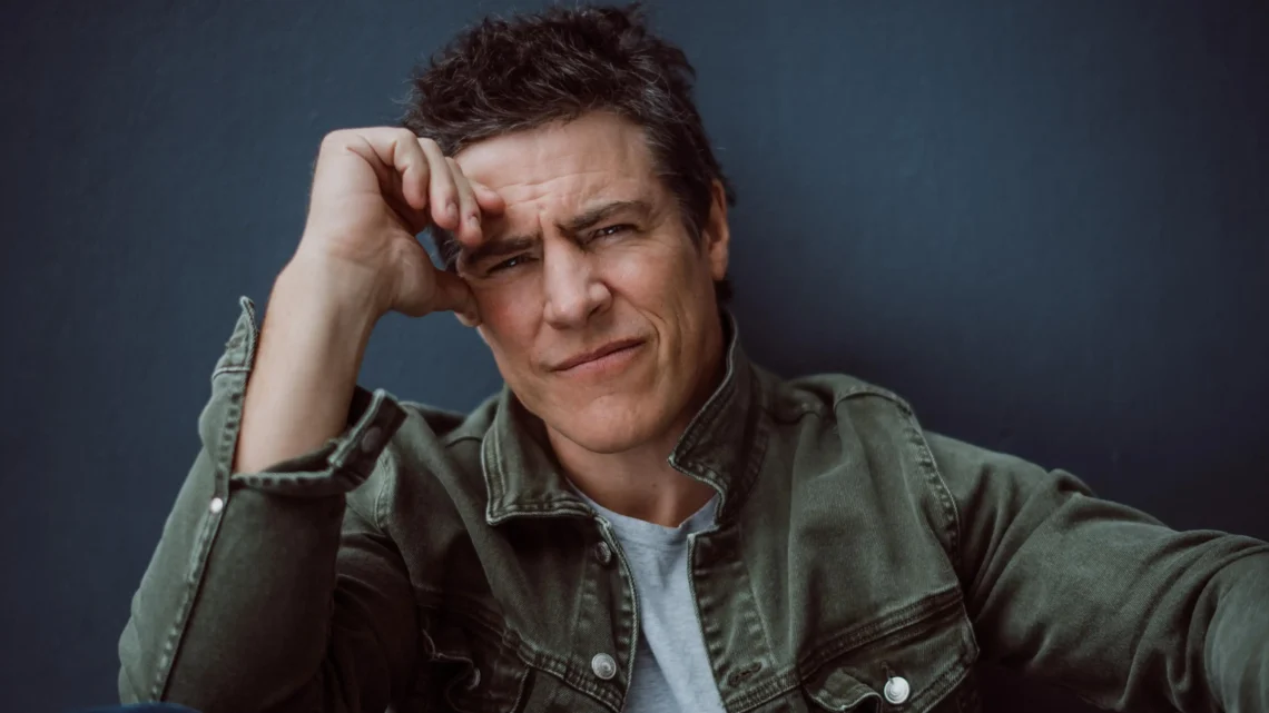 Stephen Peacocke Biography: Age, Net Worth, Instagram, Spouse, Height, Wiki, Parents, Siblings, Awards, Movies