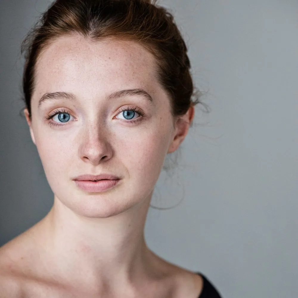 Poppy Gilbert - Biography