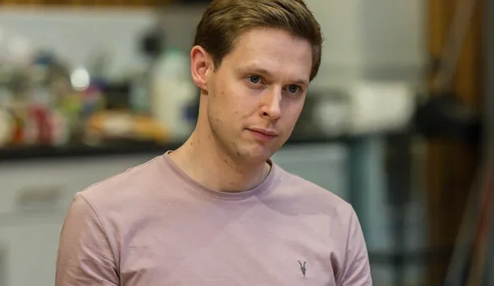 Samuel Barnett Biography: Movies, Instagram, Age, Net Worth, Family, Awards, Siblings, Parents