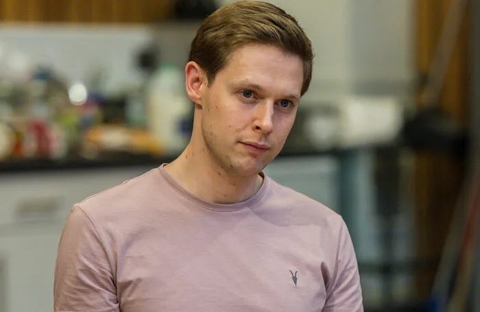 Samuel Barnett Biography: Movies, Instagram, Age, Net Worth, Family, Awards, Siblings, Parents
