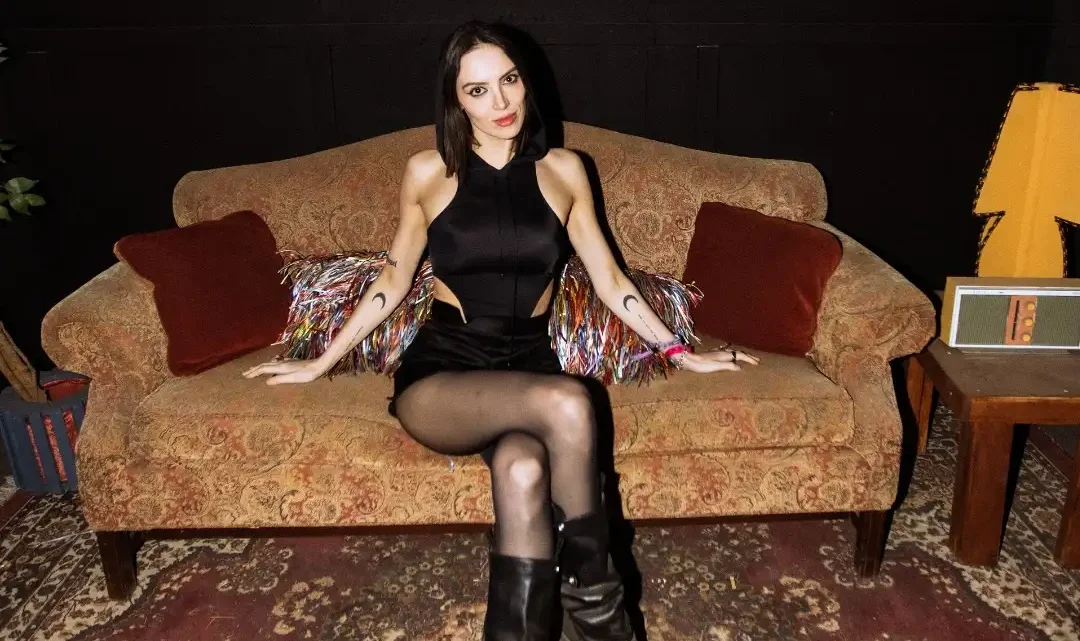 Sara Landry Biography: Age, Songs, Net Worth, Parents, Husband, Height, Ethnicity, Wikipedia