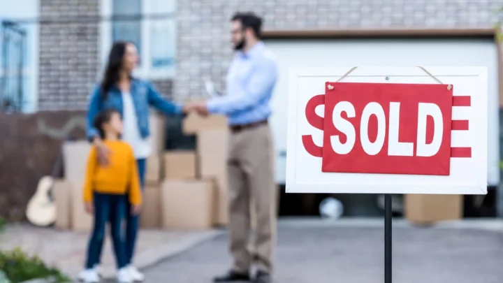 The Difference Between a Buyer’s and Seller’s Market and How to Profit in Both