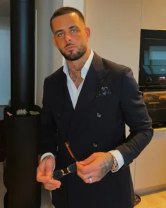 Aron Dønnum - Biography