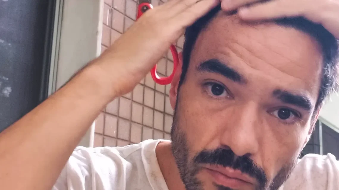 Caio Blat Biography: Age, Net Worth, Siblings, Parents, Height, Awards, TV Series, Films, Wife, Kids