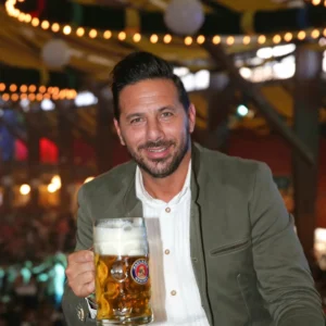 Claudio Pizarro - Biography
