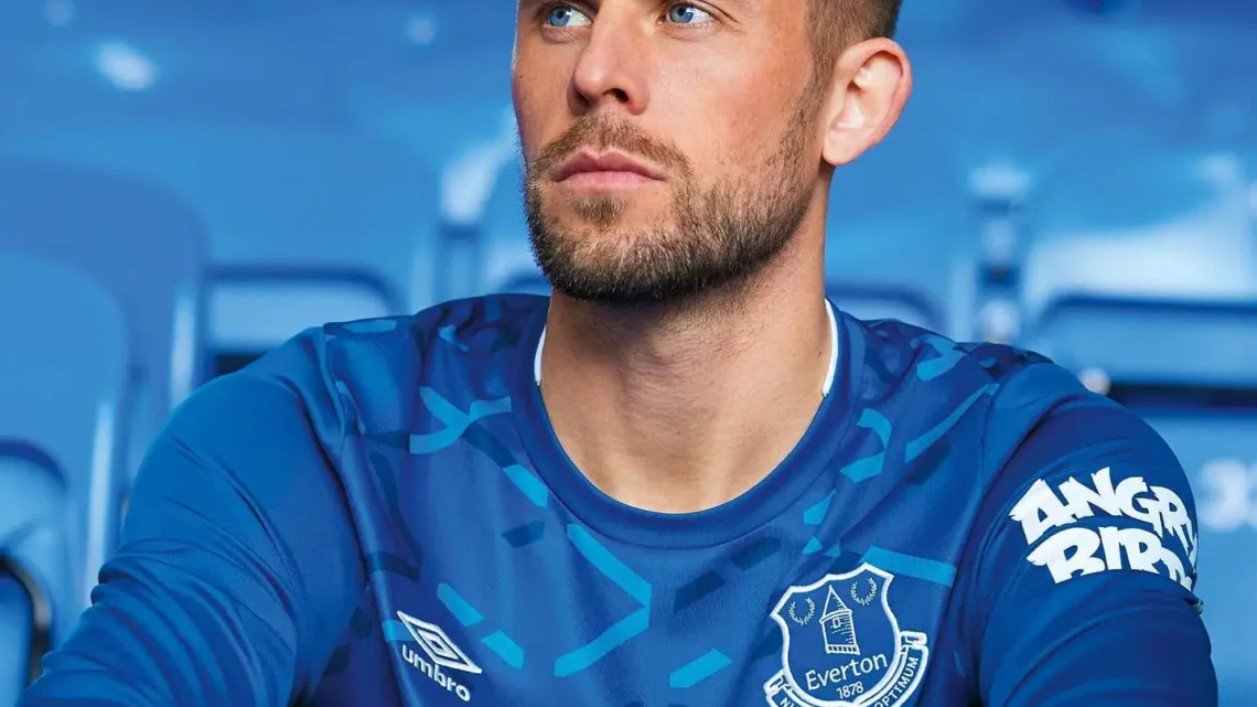 Gylfi Sigurðsson Biography: Age, Football Team, Salary, Net Worth, Siblings, Parents, Height, Wife, Kids, Goals