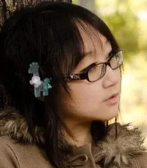 Emi Lo - Biography
