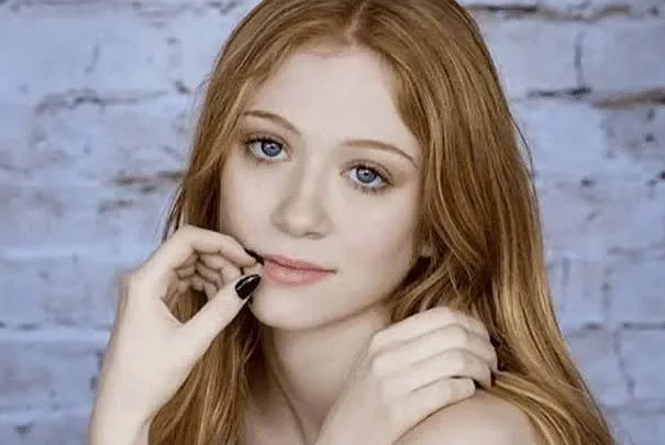Liliana Mumy Biography: Boyfriend, Movies, Age, Height, Net Worth, Instagram, TV Shows, Awards