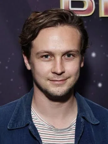 Logan Miller - Biography