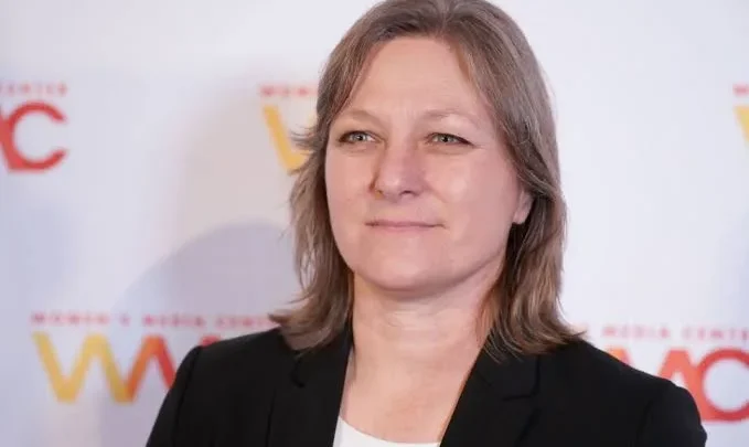 Cindy Holland Biography: Awards, Net Worth, Parents, Age, Husband, Movies, Height