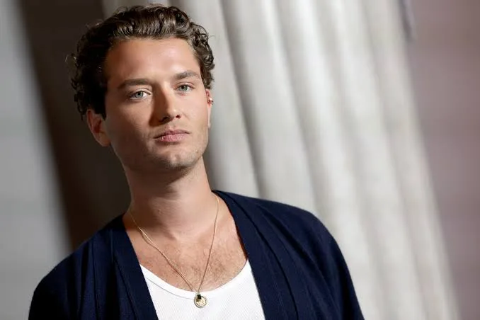 Raff Law Biography: Instagram, Wife, Children, Age, Net Worth, Siblings, Parents, Height