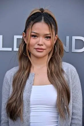 Lisa Yamada - Biography