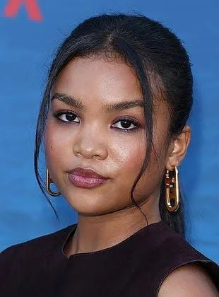 Mia Isaac - Biography