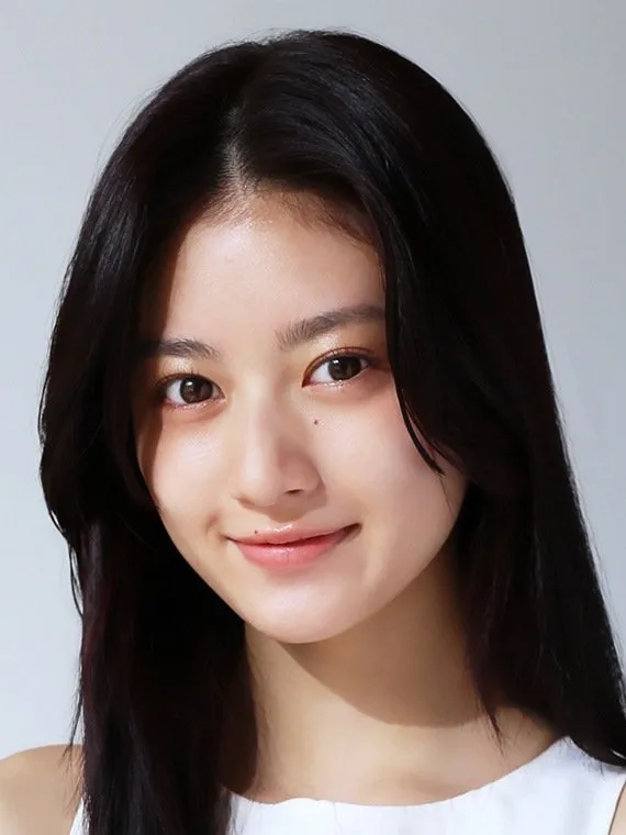 Akari Yoshida - Biography