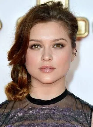 Sophie Cookson - Biography