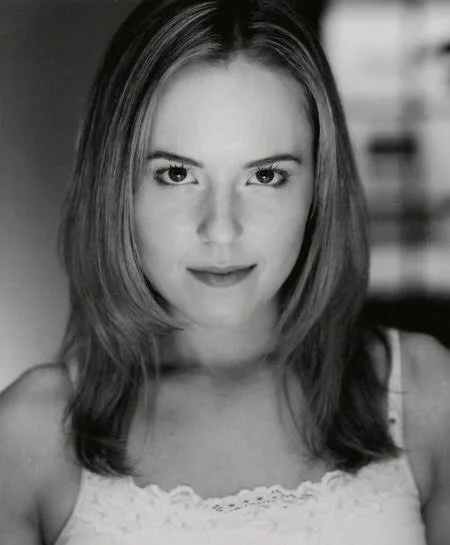 Stephi Lineburg - Biography