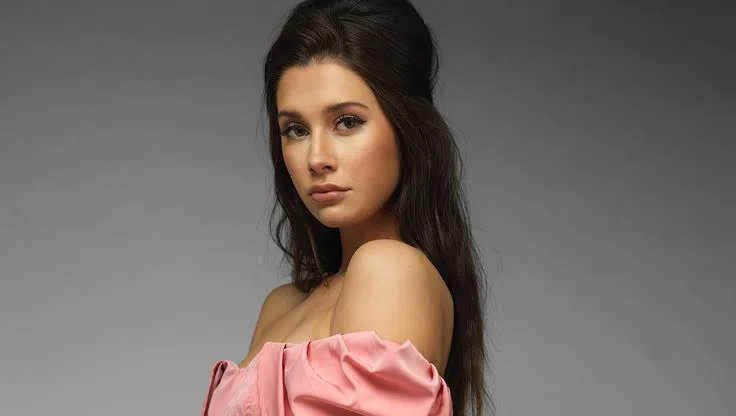 Natasha Calis Biography: Age, Net Worth, Sibling, Parent, Instagram, Height, Wiki, Awards, Movies