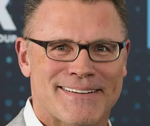 Howie Long Biography: Former Team, Country, Salary, Age, Net Worth, Siblings, Parents, Height, Wife, Children