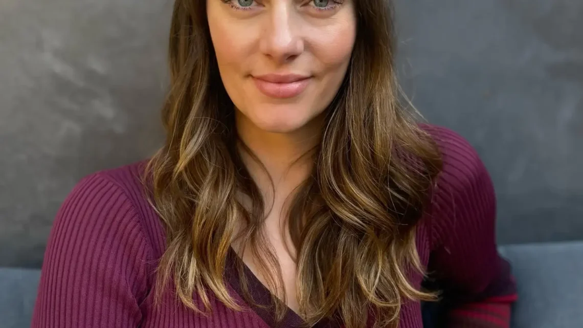 Julia Voth Biography: Husband, Kids, TV Series, Films,  Pictures, Age, Net Worth, Siblings, Parents, Height