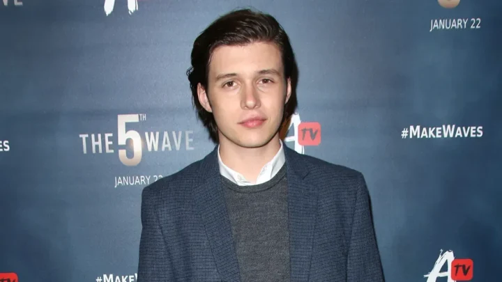 Logan Miller Biography: Net Worth, Parents, Age, Girlfriend, Movies, Height, Instagram
