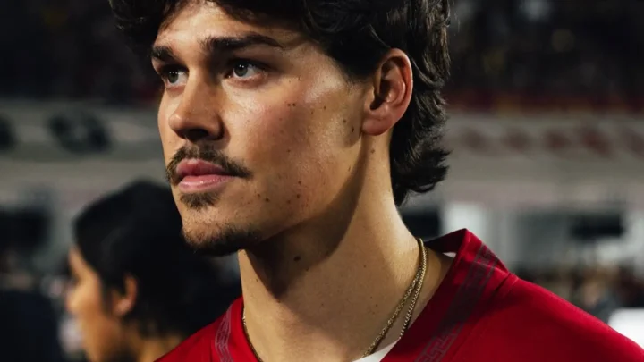 Noah Beck Biography: Age, Net Worth, Siblings, Parents, Height, Movies, Vlogs, Girlfriend
