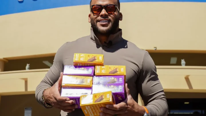 Aaron Donald Biography: Age, Net Worth, Siblings, Parents, Height, Kids, Wife, Weight, Football Team, Goals