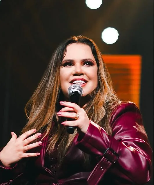 Sarah Farias - Biography