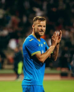 Andriy Yarmolenko - Biography