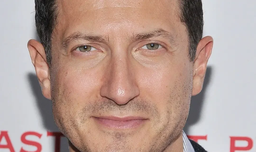 Sasha Roiz Biography: Wife, Age, Height, Net Worth, Parents, Movies & TV Shows, Girlfriend