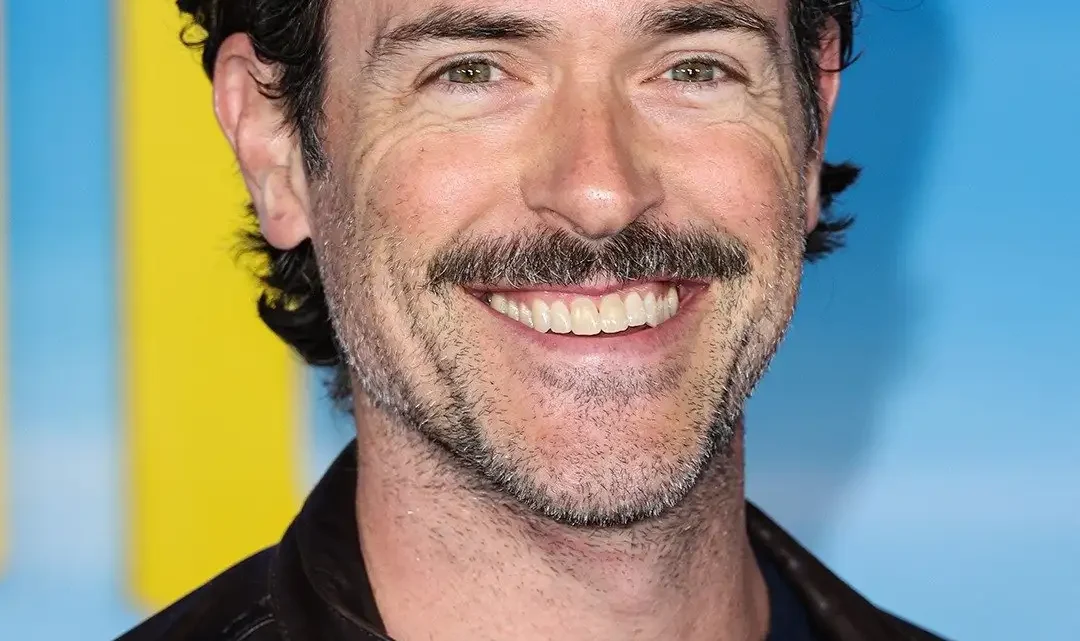 Brendan Hines Biography: Wife, Age, Height, Net Worth, Parents, Movies & TV Shows, Songs