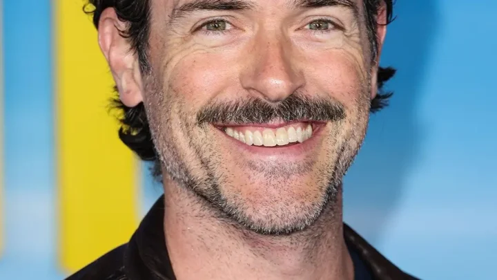 Brendan Hines Biography: Wife, Age, Height, Net Worth, Parents, Movies & TV Shows, Songs