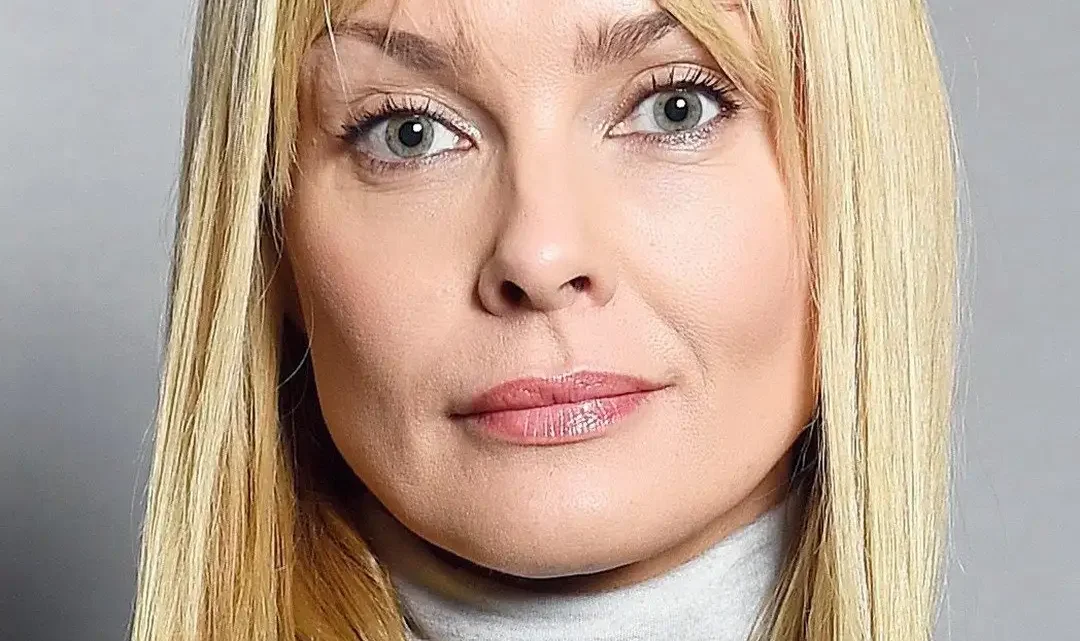 Izabella Scorupco Biography: Husband, Age, Height, Net Worth, Parents, Movies & TV Shows, Kids
