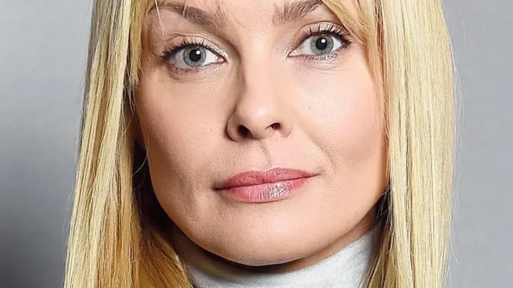 Izabella Scorupco Biography: Husband, Age, Height, Net Worth, Parents, Movies & TV Shows, Kids