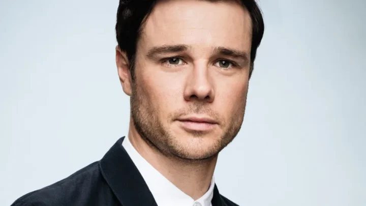 Rupert Evans Biography: Partner, Age, Height, Net Worth, Movies & TV Shows, Siblings