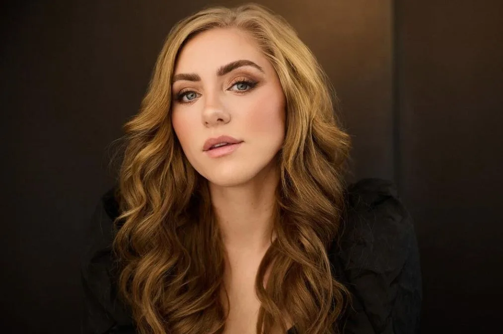 Jessica Sipos - Biography