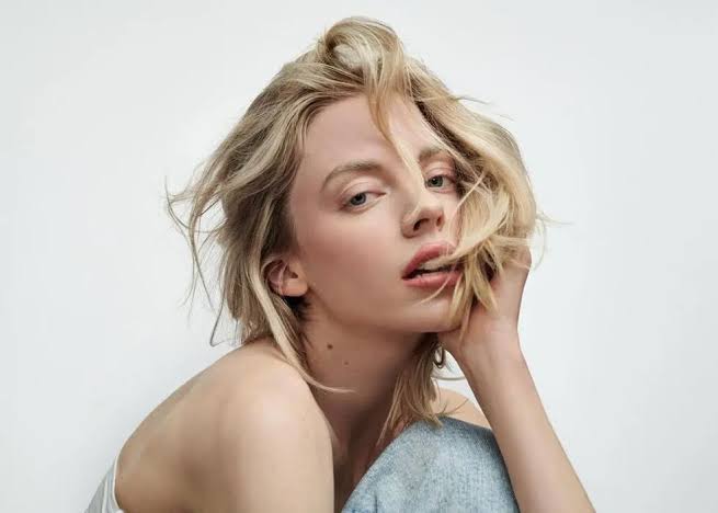 Skye Stracke - Biography