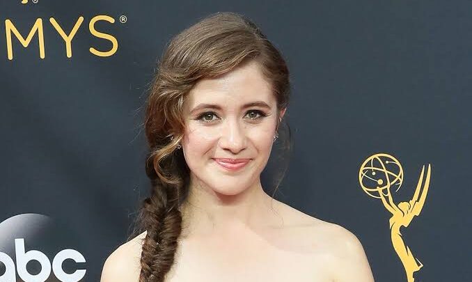 Noël Wells Biography: Husband, Age, Height, Net Worth, Parents, Movies & TV Shows, Kids, Songs, Career