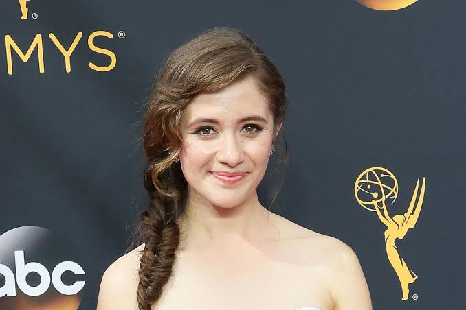 Noël Wells Biography: Husband, Age, Height, Net Worth, Parents, Movies & TV Shows, Kids, Songs, Career