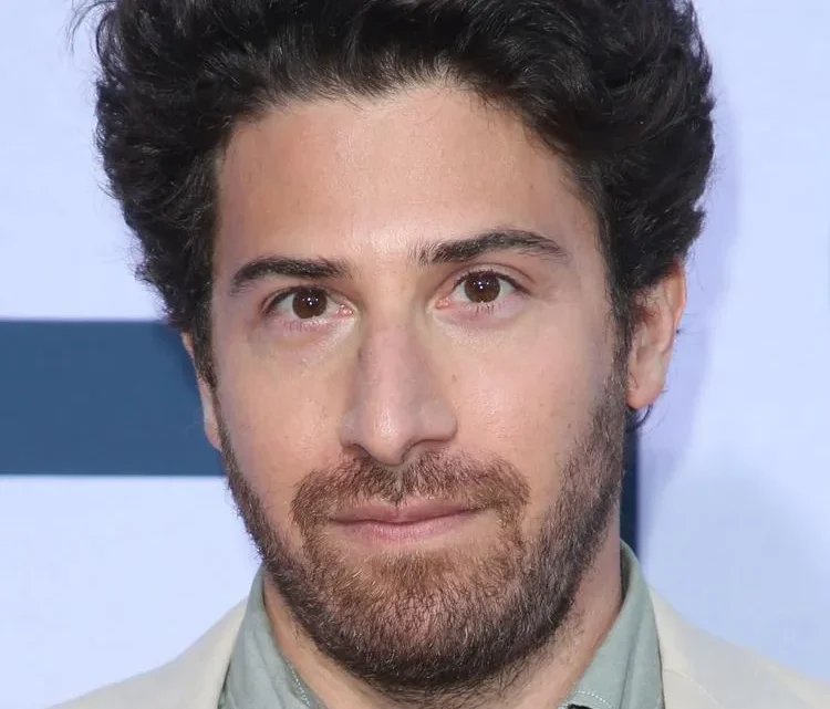 Jake Hoffman Biography: Husband, Age, Net Worth, Parents, Siblings, Movies & TV Shows, Height