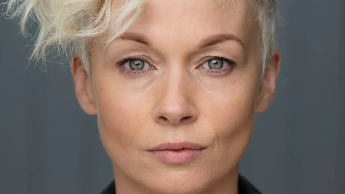 Carolyn Bracken Biography: Age, Height, Net Worth, Parents, Movies & TV Shows, Husband