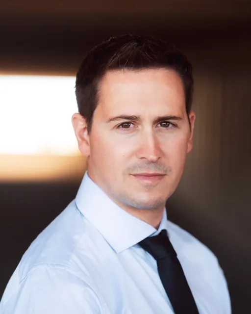 Chris Farquhar Biography: Age, Height, Net Worth, Magic, Movies & TV Shows, Wife, Instagram